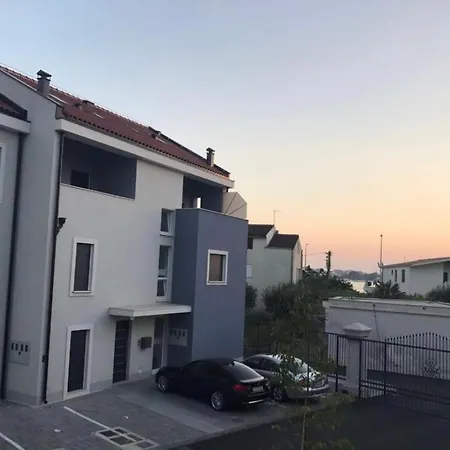 Апартаменты Luxury Ani 100m To With Pool & Parking *