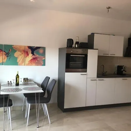 Апартаменты Luxury Ani 100m To With Pool & Parking