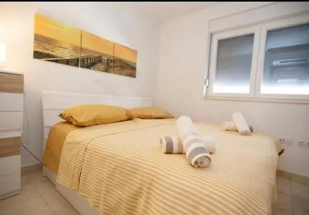Апартаменты Luxury Ani 100m To With Pool & Parking Подстрана