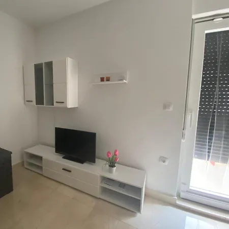 Апартаменты Luxury Ani 100m To With Pool & Parking